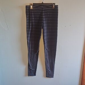 Chic Striped Leggings in Black and Gray